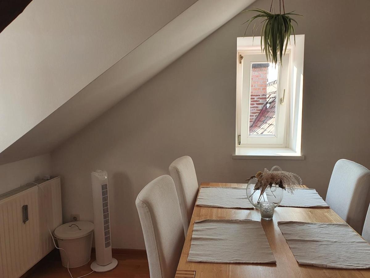 Altbau Mitten In Apartment Graz