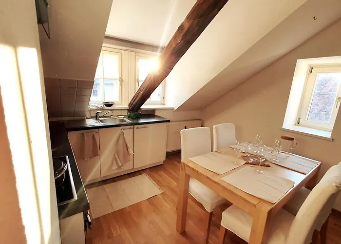 Altbau Wohnung Mitten In Graz