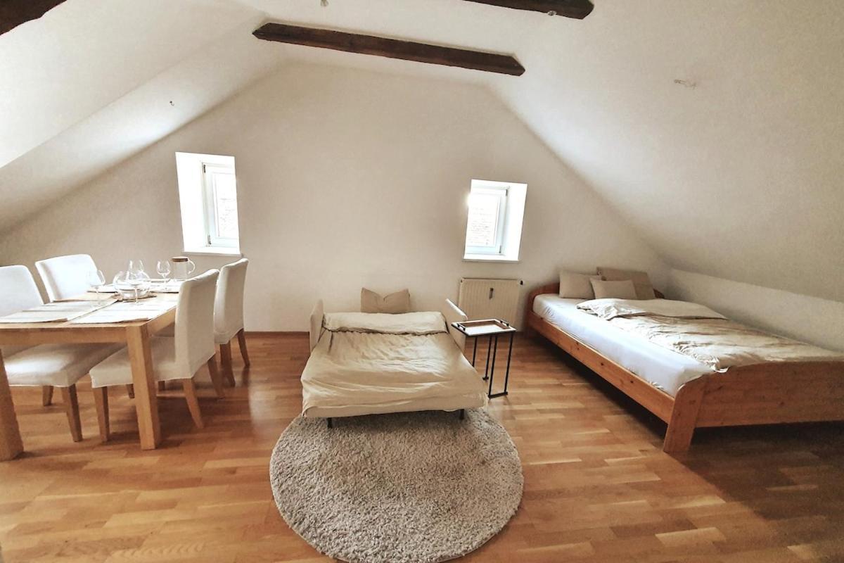 Altbau Mitten In Apartment *